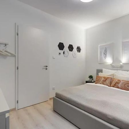 Terrace Vista-Modern 2Br Retreat Appartement Boedapest Buitenkant foto