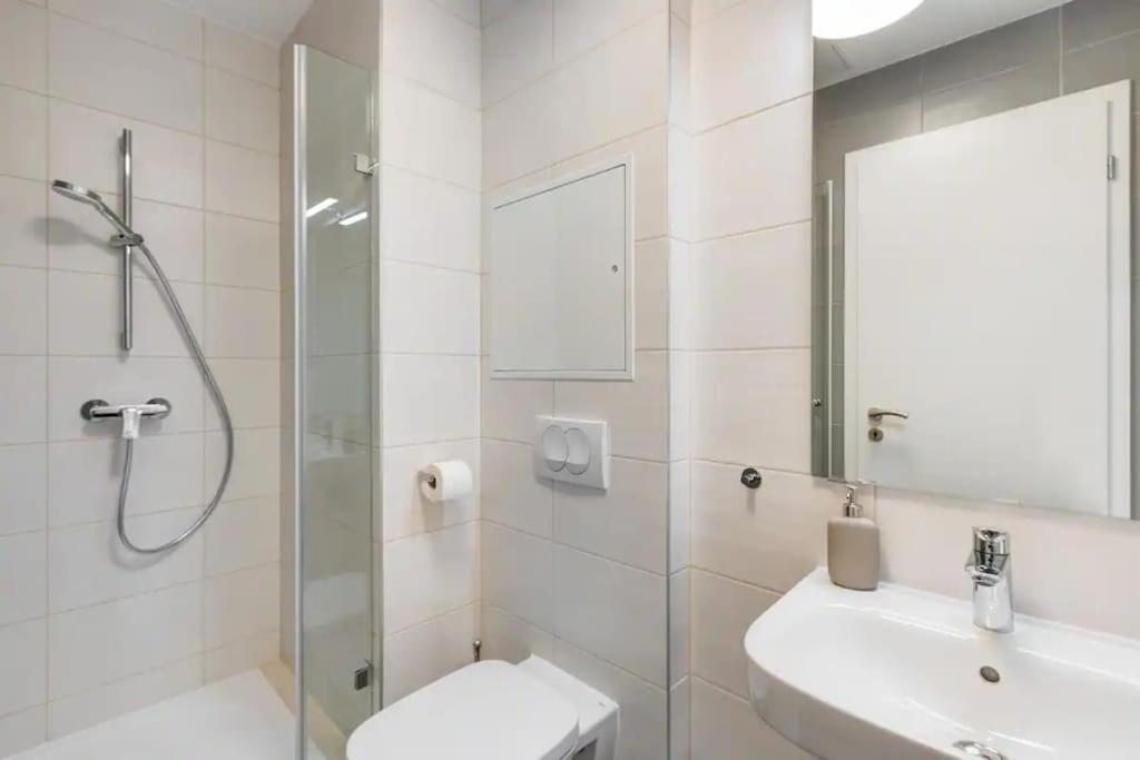 Terrace Vista-Modern 2Br Retreat Appartement Boedapest Buitenkant foto