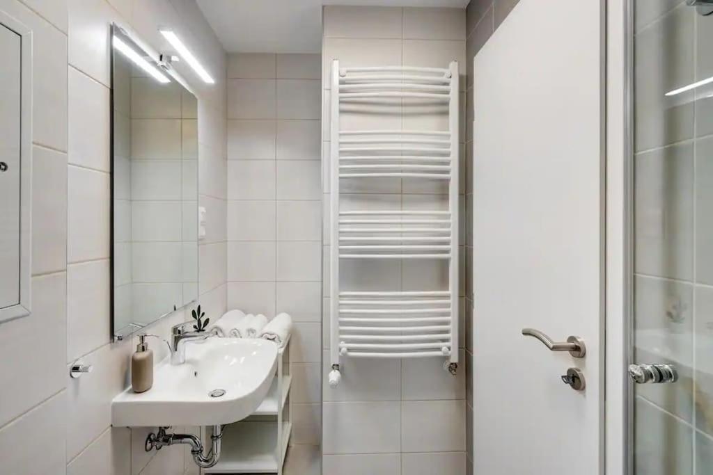 Terrace Vista-Modern 2Br Retreat Appartement Boedapest Buitenkant foto