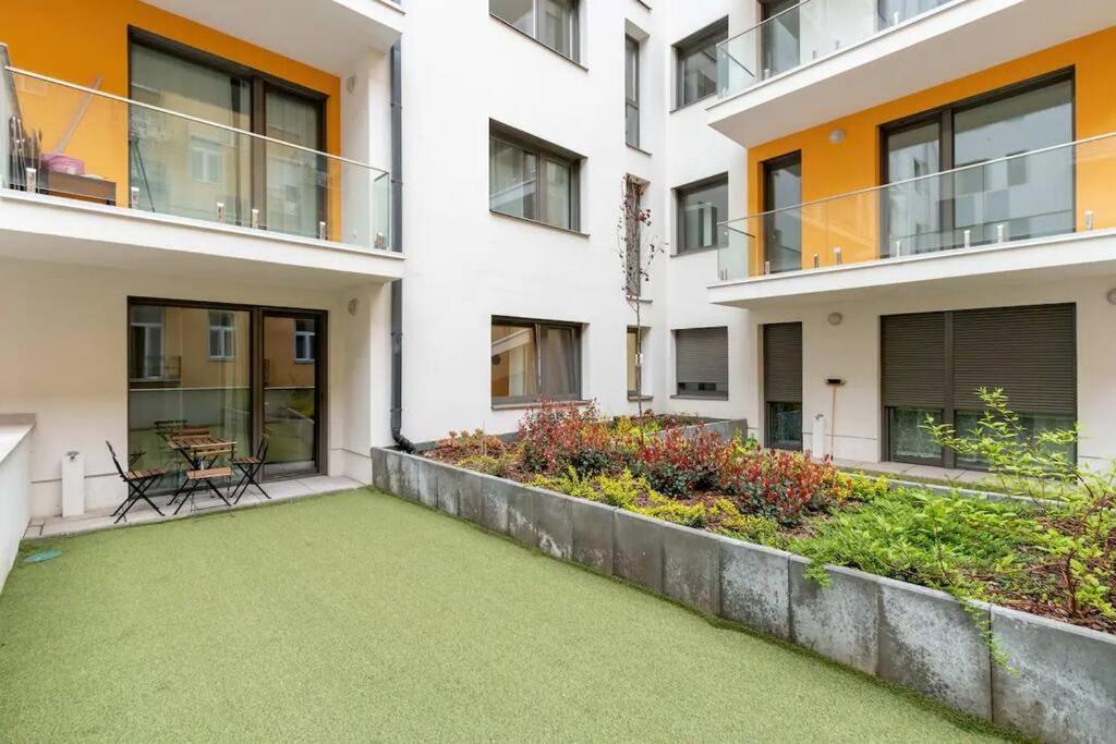 Terrace Vista-Modern 2Br Retreat Appartement Boedapest Buitenkant foto